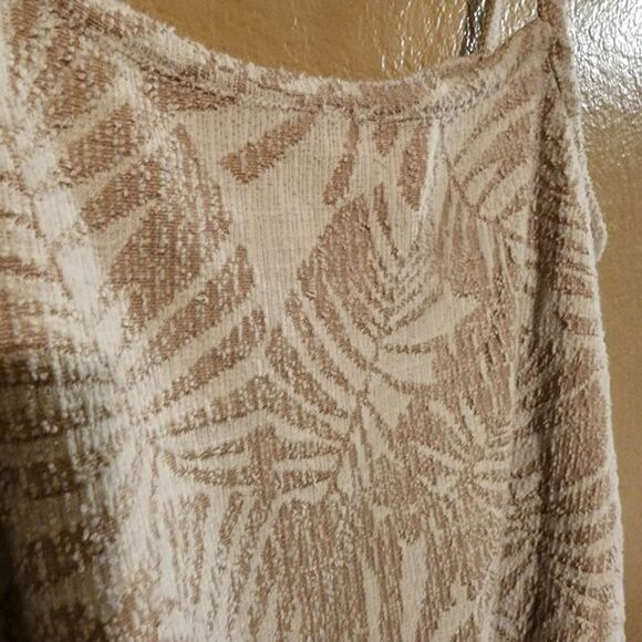 creme  crop foliage top - Picture 3 of 3